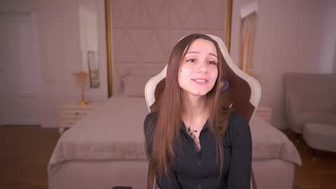 tinynataliee online show from February 12, 2026, 8:09 am