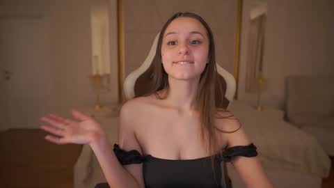 tinynataliee online show from February 26, 2026, 4:33 am