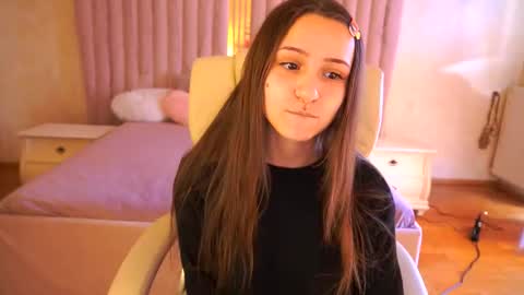 tinynataliee online show from March 5, 2026, 7:48 am
