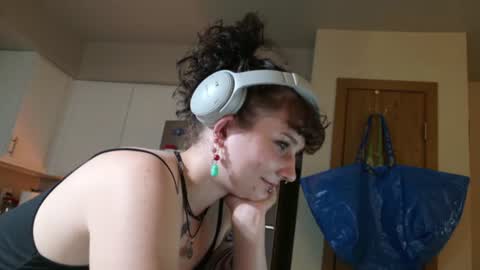 Snapshot of tinytittiesss chatting on June 19, 2026, 2:05 am tinytitties online show from June 19, 2026, 2:05 am