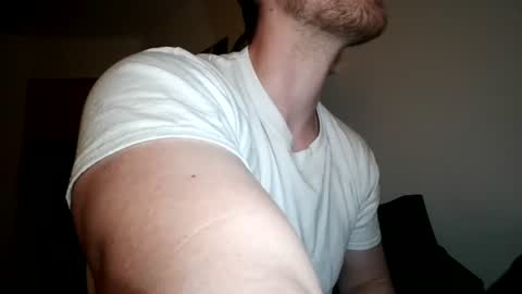 Snapshot of tiwe_ chatting on June 17, 2026, 7:15 pm HornyGentleman online show from June 17, 2026, 7:15 pm