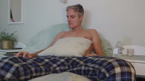 Daniel Bisexual uncut 20cm online show from December 14, 2024, 2:53 pm