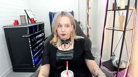 Snapshot of tollimoll chatting on December 2, 2024, 12:18 pm Tolli Moll online show from December 2, 2024, 12:18 pm