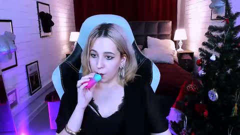 Snapshot of tollimoll chatting on December 4, 2024, 4:16 pm Tolli Moll online show from December 4, 2024, 4:16 pm