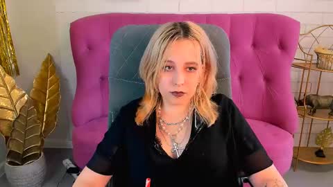 Snapshot of tollimoll chatting on December 5, 2024, 3:17 pm Tolli Moll online show from December 5, 2024, 3:17 pm