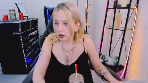 Snapshot of tollimoll chatting on December 6, 2024, 9:10 am Tolli Moll online show from December 6, 2024, 9:10 am