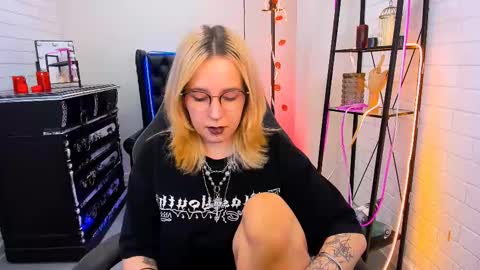 Snapshot of tollimoll chatting on December 12, 2024, 9:30 am Tolli Moll online show from December 12, 2024, 9:30 am