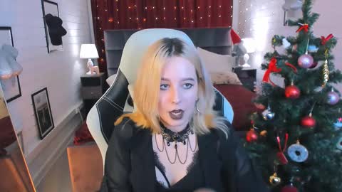 Snapshot of tollimoll chatting on December 14, 2024, 9:40 am Tolli Moll online show from December 14, 2024, 9:40 am