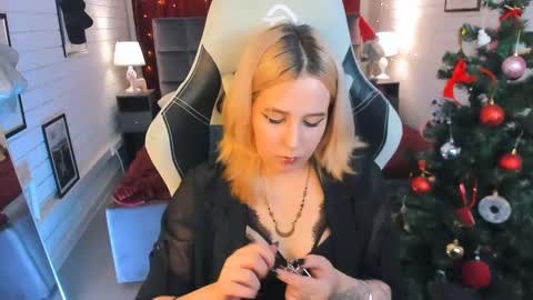 Snapshot of tollimoll chatting on December 14, 2024, 4:09 pm Tolli Moll online show from December 14, 2024, 4:09 pm