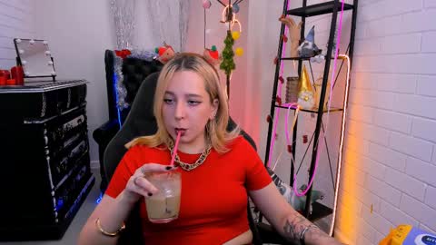 Snapshot of tollimoll chatting on December 16, 2024, 9:03 am Tolli Moll online show from December 16, 2024, 9:03 am