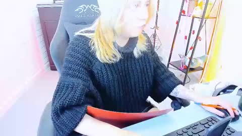 Snapshot of tollimoll chatting on December 27, 2024, 3:26 pm Tolli Moll online show from December 27, 2024, 3:26 pm