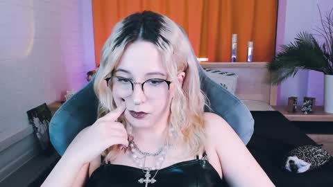 Snapshot of tollimoll chatting on January 19, 2025, 8:29 am Tolli Moll online show from January 19, 2025, 8:29 am