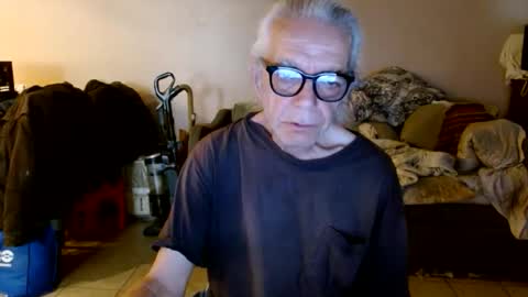 tom112292014 online show from April 15, 2026, 4:25 pm