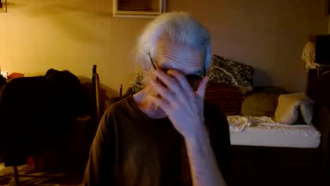 tom112292014 online show from June 6, 2026, 3:11 am