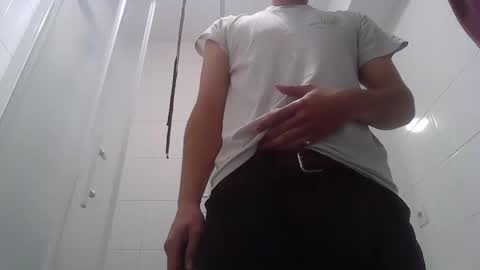 tom299898 online show from October 19, 2025, 11:44 am