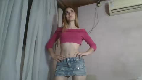 Snapshot of tom316972 chatting on December 10, 2024, 12:28 am Flor online show from December 10, 2024, 12:28 am