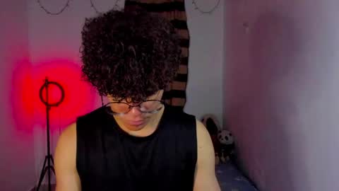 Tom Blue online show from April 18, 2026, 2:37 am