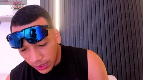 Tom muscle1 online show from November 1, 2025, 12:18 pm