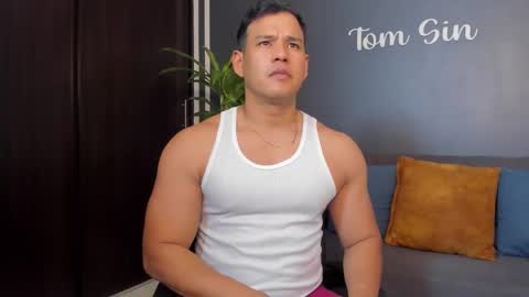 Tom Sin online show from March 7, 2025, 6:54 pm