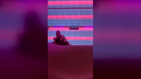 tomandnika online show from April 18, 2026, 9:02 am