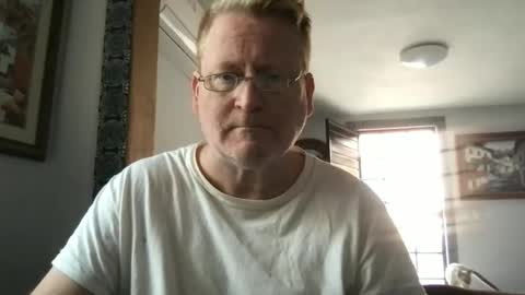 Snapshot of tomascausa chatting on January 8, 2025, 5:05 pm Hola online show from January 8, 2025, 5:05 pm