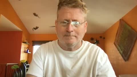 Snapshot of tomascausa chatting on March 5, 2025, 9:04 pm Hola online show from March 5, 2025, 9:04 pm