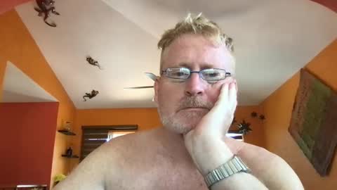 Snapshot of tomascausa chatting on September 18, 2025, 6:10 pm Hola online show from September 18, 2025, 6:10 pm