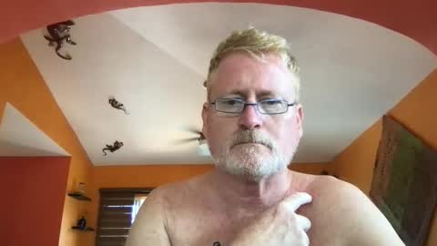 Snapshot of tomascausa chatting on September 24, 2025, 6:22 pm Hola online show from September 24, 2025, 6:22 pm