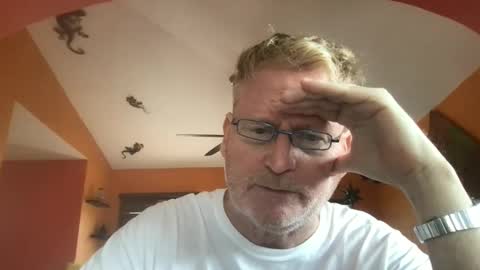 Snapshot of tomascausa chatting on December 3, 2025, 7:12 pm Hola online show from December 3, 2025, 7:12 pm