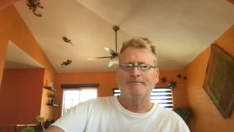 Hola online show from April 15, 2026, 7:58 pm