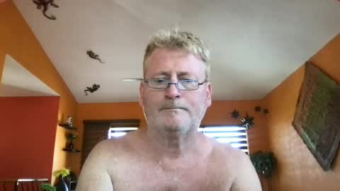 Snapshot of tomascausa chatting on July 6, 2026, 11:18 pm Hola online show from July 6, 2026, 11:18 pm