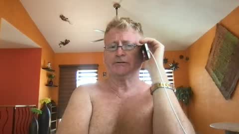 Snapshot of tomascausa chatting on July 7, 2026, 8:35 pm Hola online show from July 7, 2026, 8:35 pm