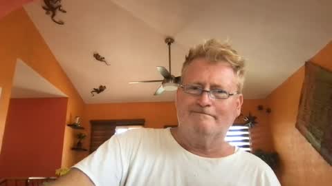 Snapshot of tomascausa chatting on July 17, 2026, 10:14 pm Hola online show from July 17, 2026, 10:14 pm