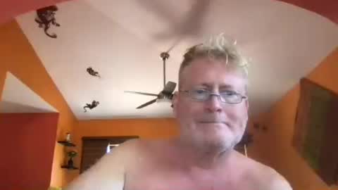 Snapshot of tomascausa chatting on July 31, 2026, 5:56 pm Hola online show from July 31, 2026, 5:56 pm
