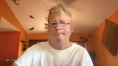 Snapshot of tomascausa chatting on August 1, 2026, 6:07 pm Hola online show from August 1, 2026, 6:07 pm