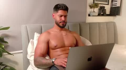 Tomas Ferrer online show from June 24, 2026, 12:20 am