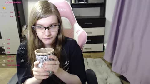 tomato_tease online show from December 1, 2025, 2:00 pm