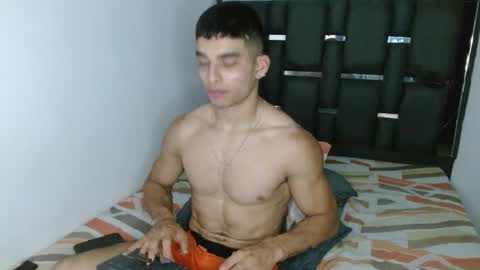 tomaz_18 online show from April 6, 2026, 8:10 pm