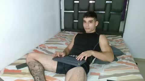 tomaz_18 online show from April 29, 2026, 12:37 am