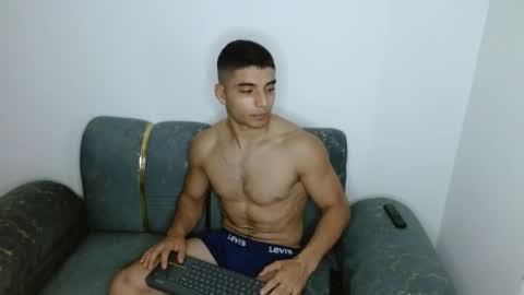 tomaz_18 online show from May 22, 2026, 9:09 pm
