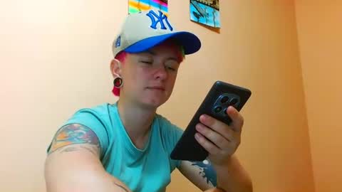 Snapshot of tomboyblue chatting on July 23, 2026, 4:21 am Blue online show from July 23, 2026, 4:21 am