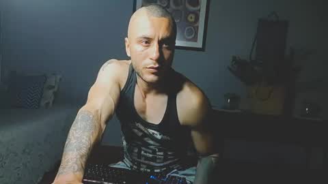tomDavisXl online show from May 17, 2026, 3:26 am