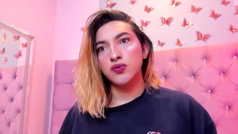 Snapshot of tomlondon_ chatting on May 23, 2026, 12:20 pm online show from May 23, 2026, 12:20 pm