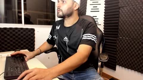 tommmycortez online show from November 1, 2025, 2:35 am