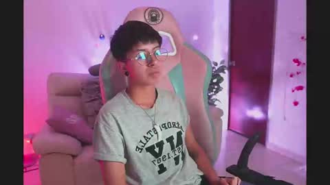 Snapshot of tommy_blue1 chatting on October 1, 2025, 1:44 am Blue  online show from October 1, 2025, 1:44 am