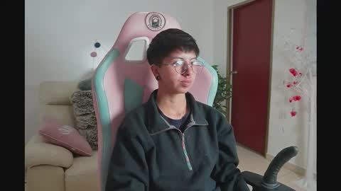Snapshot of tommy_blue1 chatting on October 1, 2025, 3:29 pm Blue  online show from October 1, 2025, 3:29 pm