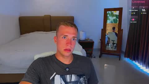 Snapshot of tommy_cumfinger chatting on September 26, 2025, 3:43 am Tommy online show from September 26, 2025, 3:43 am