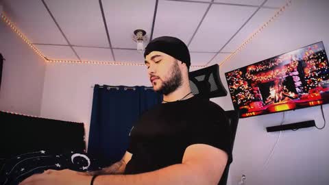 tommy_sccott online show from December 17, 2025, 10:27 pm