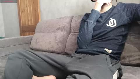 Snapshot of tommyshe1by chatting on September 18, 2025, 8:49 am tommyshe1by online show from September 18, 2025, 8:49 am