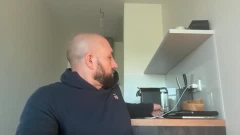 Thomas Fit online show from September 17, 2025, 5:53 am